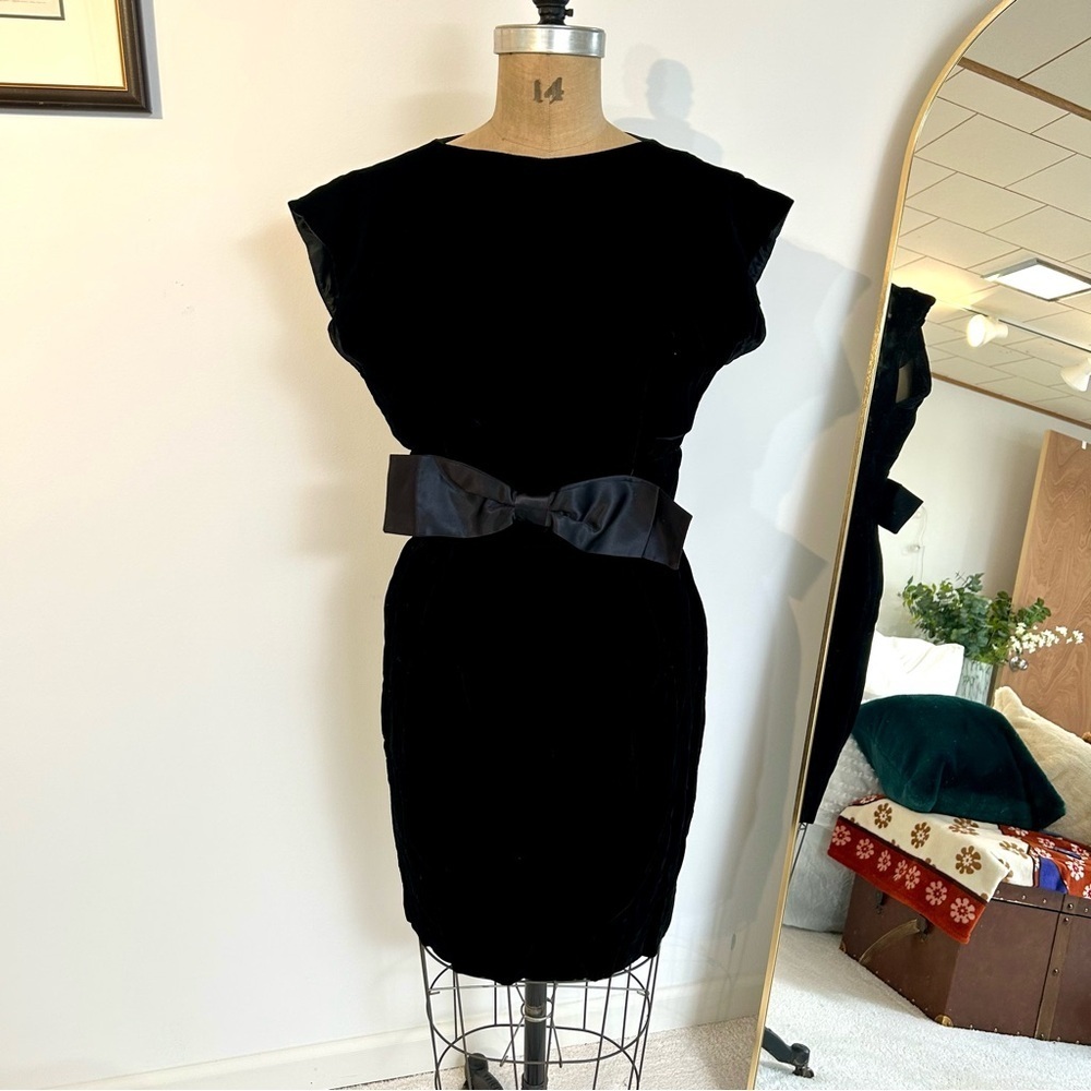 Lloyd Williams Women’s Velvet Black Dress with Bow Vintage Sz Small